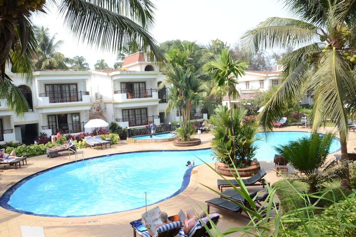 Hotel with Pool