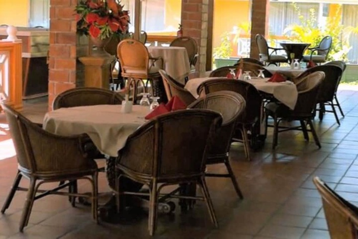 Dining 42 of 75