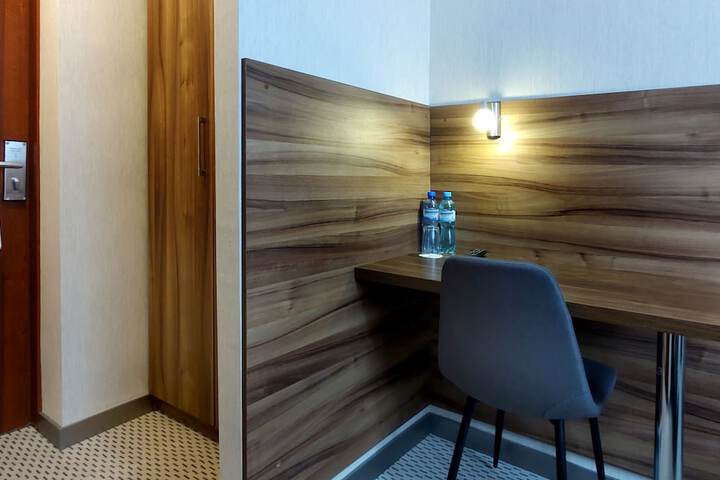 Room 27 of 74