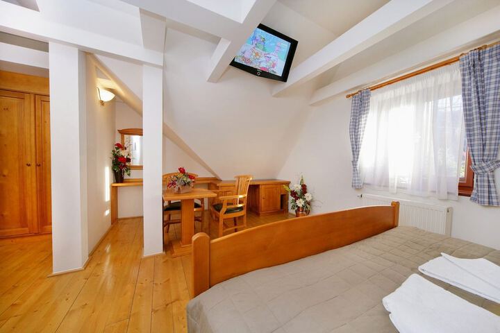Room 3 of 43