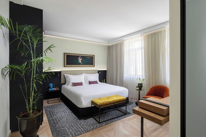 Room 14 of 25
