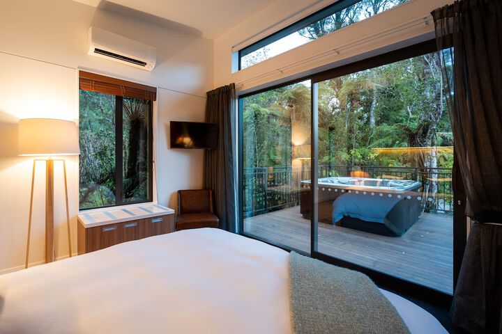 Room 8 of 30