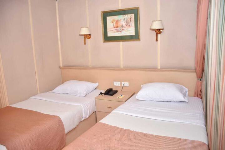 Room 10 of 19