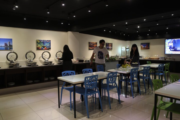 Dining 43 of 69