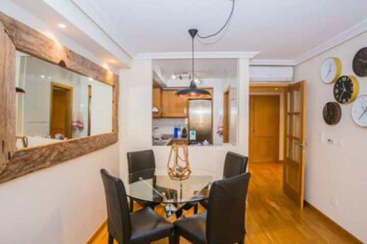 Room 8 of 33