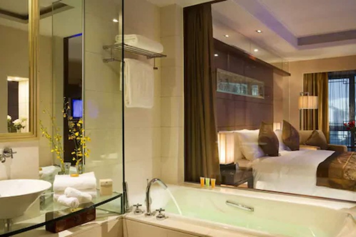 Room 20 of 33