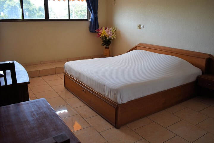 Room 5 of 38