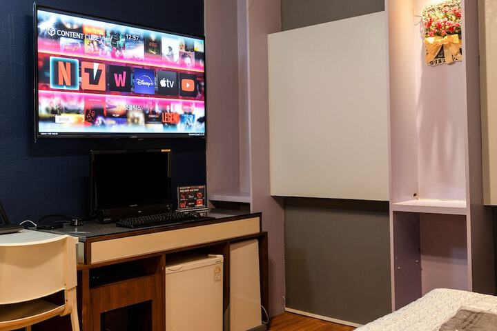 Room 15 of 21