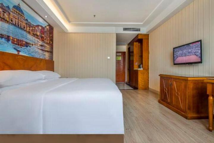 Room 10 of 45