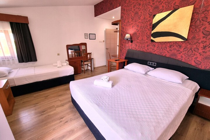 Room 9 of 36