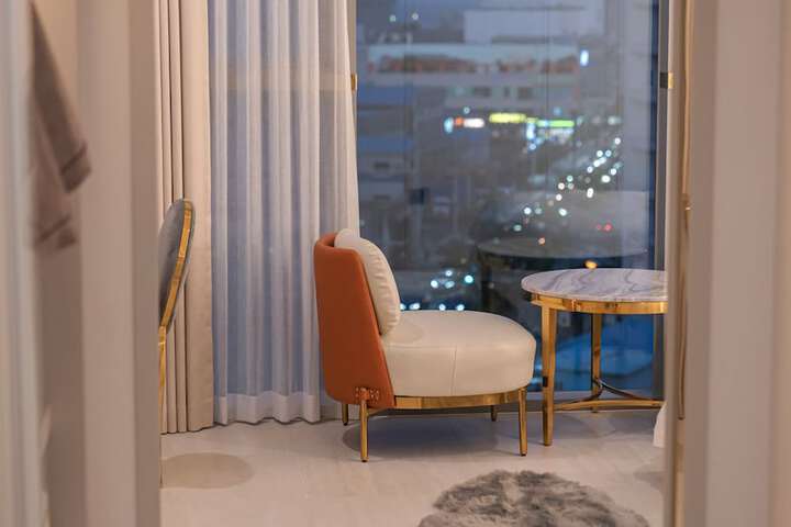 Room 33 of 53