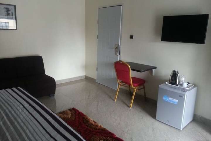 Room 10 of 12