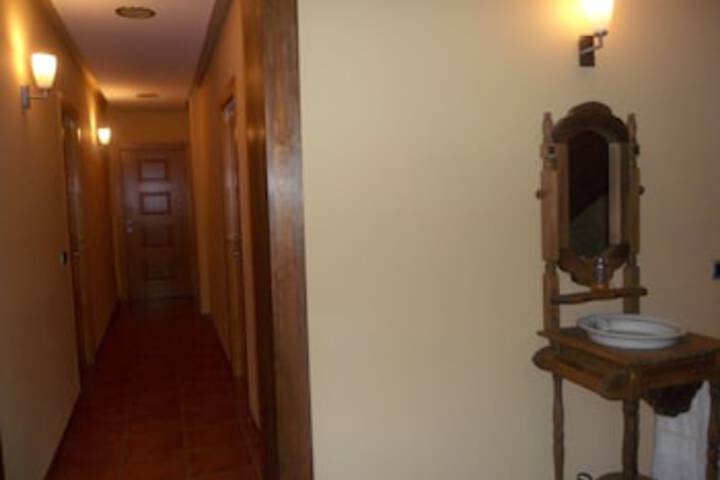 Ballroom/Hall 2 of 2