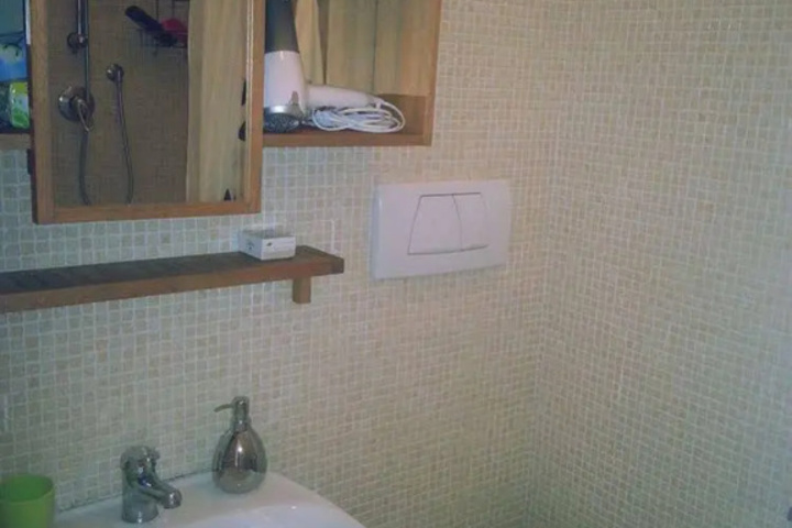 Room 4 of 6