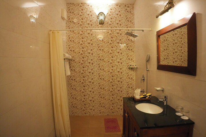 Room 32 of 50