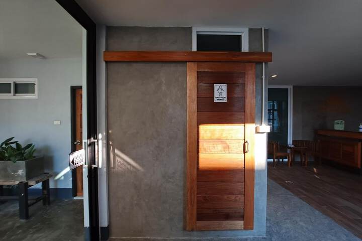 Room 32 of 67