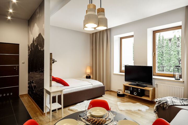 Room 4 of 165