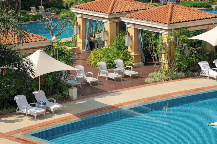 Hotel Pool