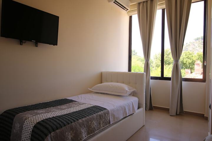 Room 17 of 47