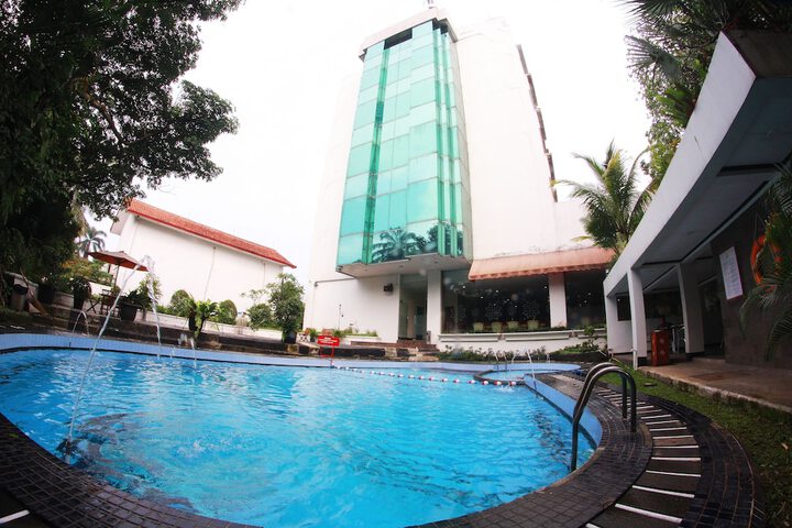 Pool 21 of 28