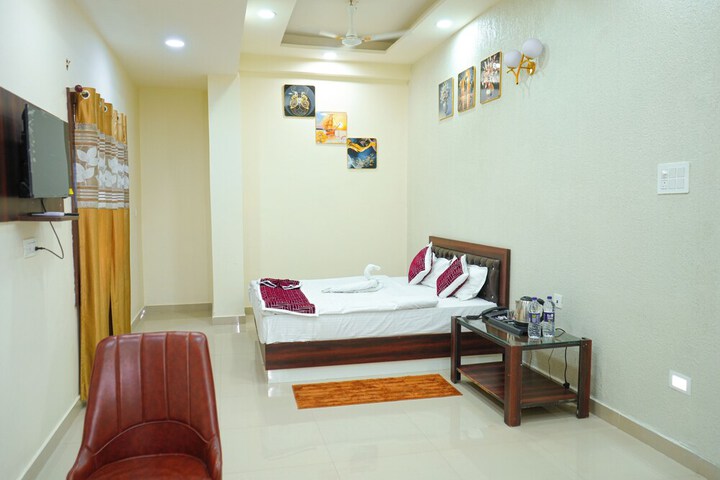 Room 6 of 17