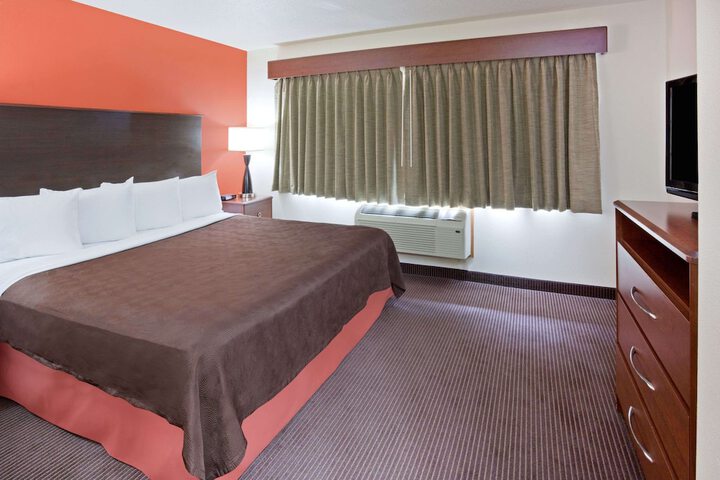 1 King Bed (21 of 30)