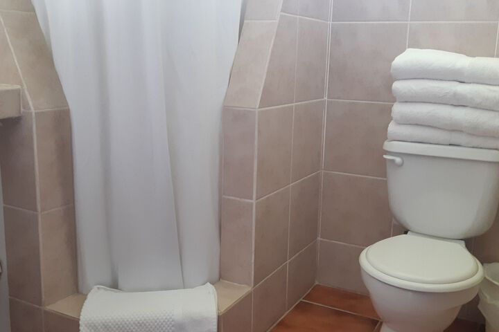 Room 4 of 77