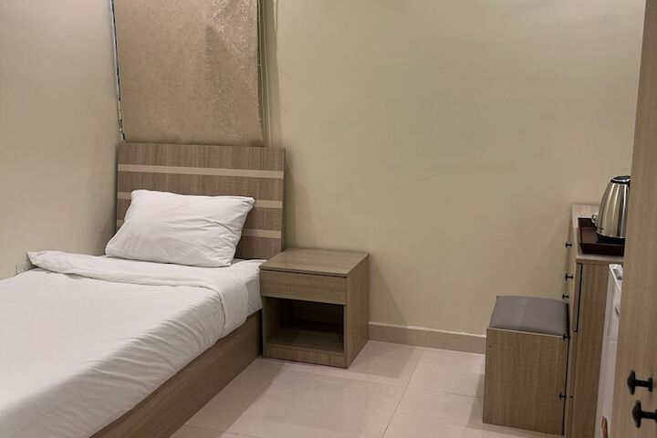 Room 4 of 12