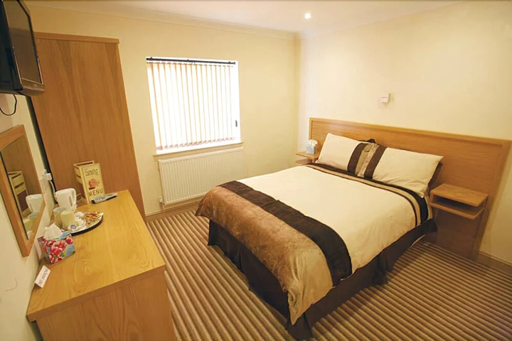 Room 2 of 8