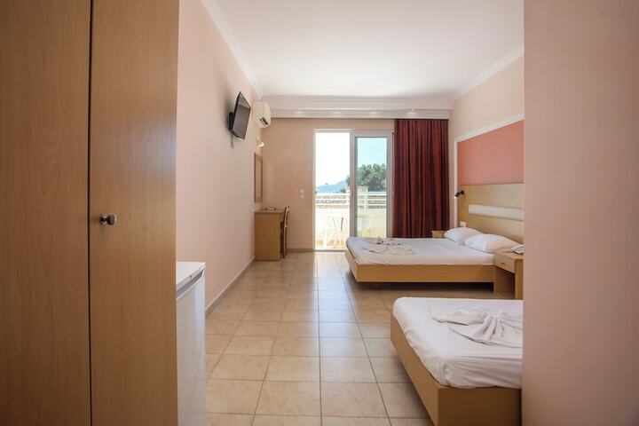 Room 10 of 107