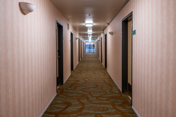 Ballroom/Hall 32 of 36