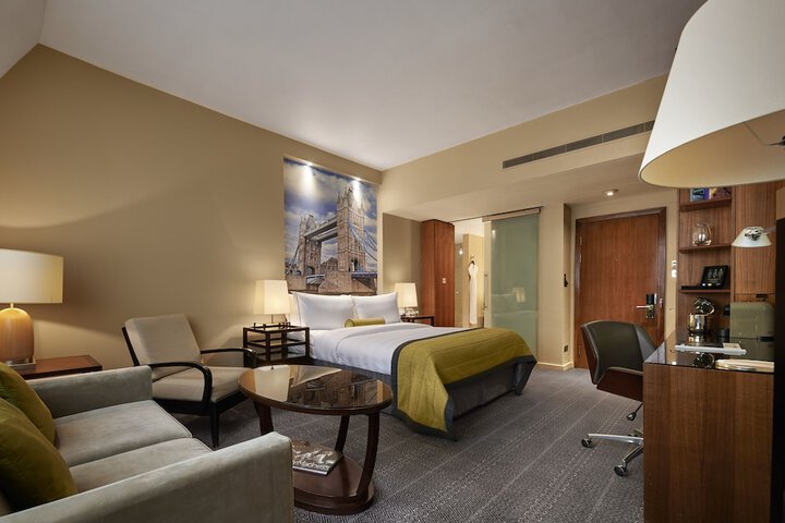 Room 5 of 73