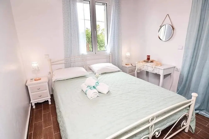 Room 4 of 17