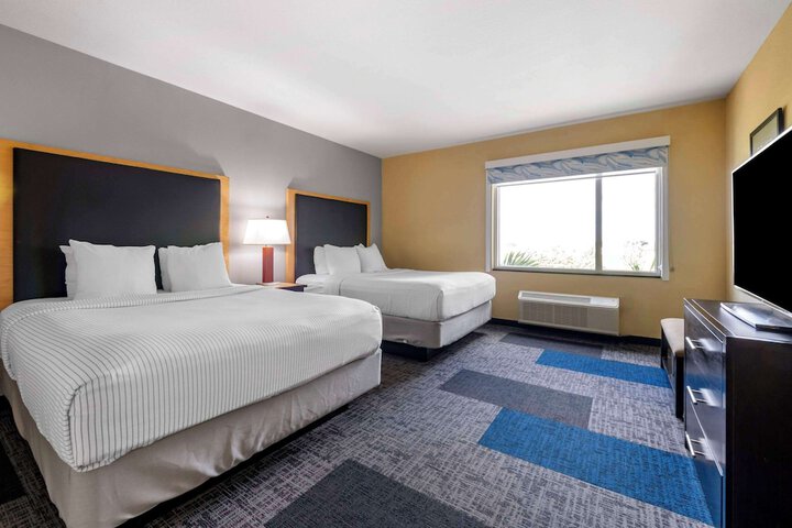 1 King Bed Suite (19 of 20)