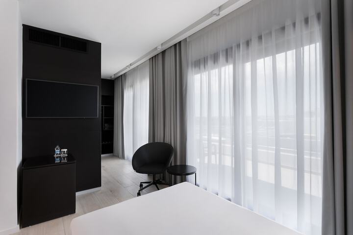 Room 44 of 127
