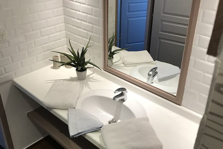 Room 28 of 46