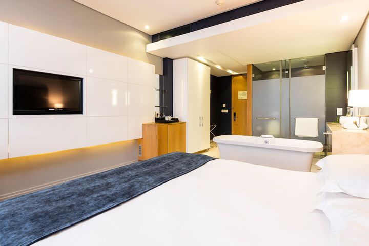Room 14 of 40