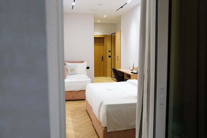 Room 222 of 249