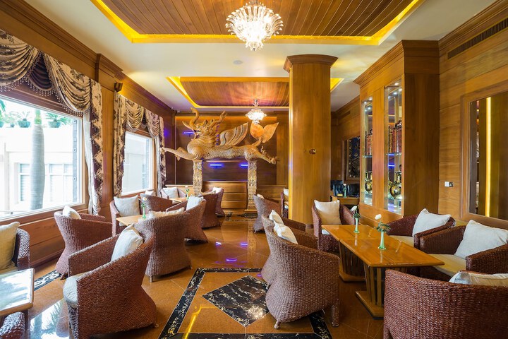 Lounge 169 of 181