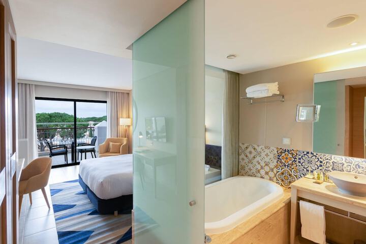 Room 73 of 152