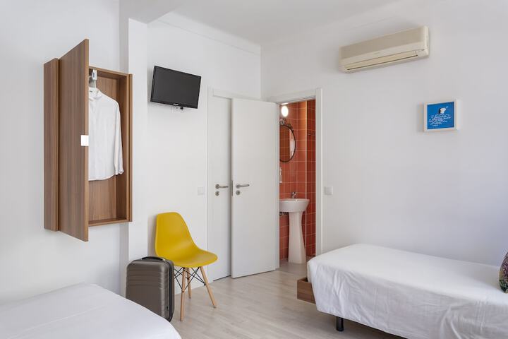 Room 9 of 36