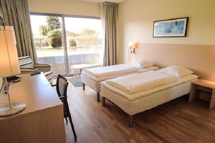Room 42 of 85