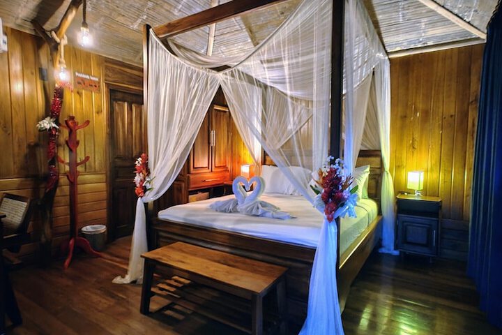 Room 3 of 80