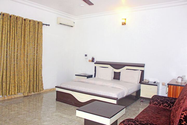 Room 16 of 38