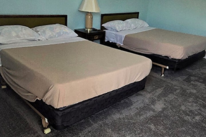 Room 9 of 32