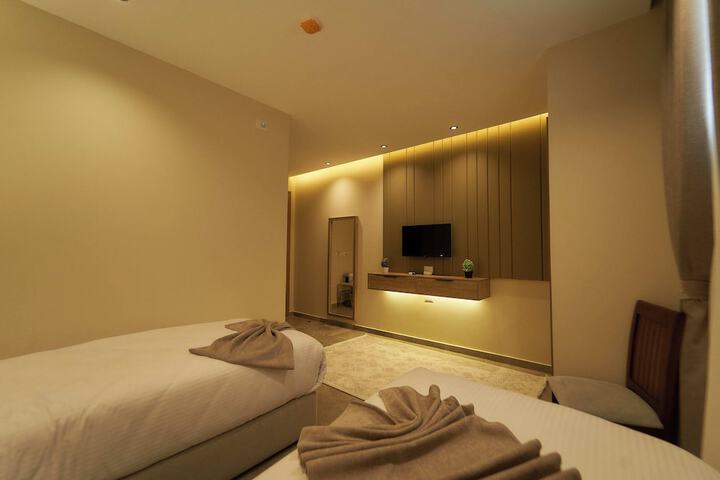 Room 63 of 148