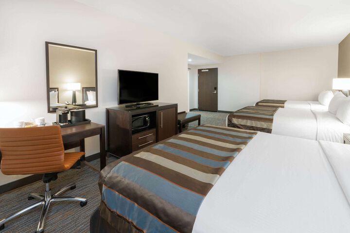 Room 9 of 32