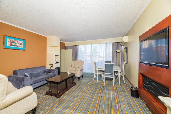 Room 53 of 184