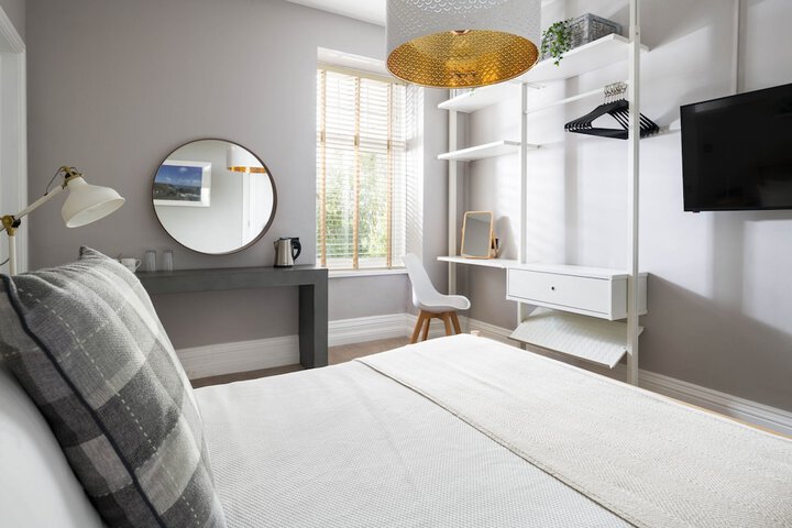 Room 4 of 60