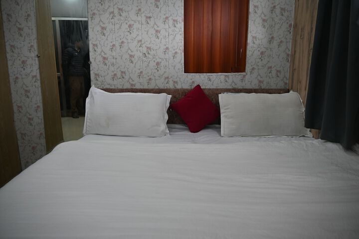 Room 6 of 26